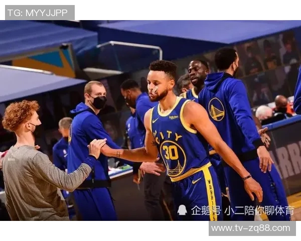 外线火力全开AJ格林三分球五投五中助力球队获胜